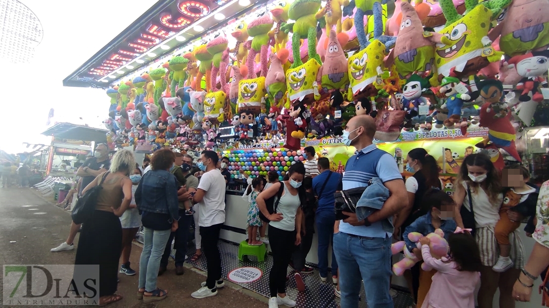 La lluvia hace acto de presencia el Día de los Niños en el Ferial