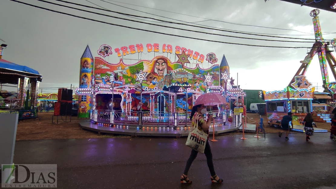 La lluvia hace acto de presencia el Día de los Niños en el Ferial