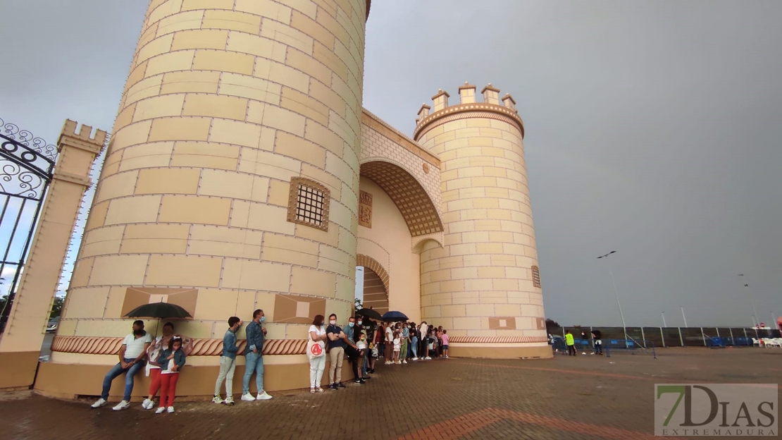 La lluvia hace acto de presencia el Día de los Niños en el Ferial