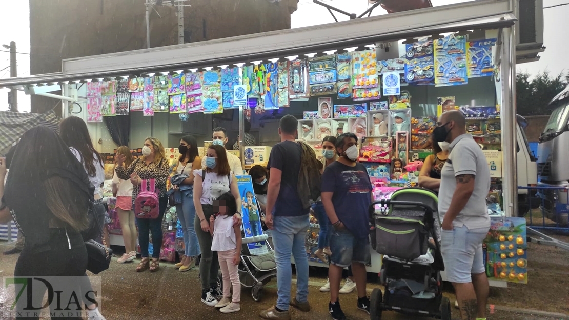 La lluvia hace acto de presencia el Día de los Niños en el Ferial