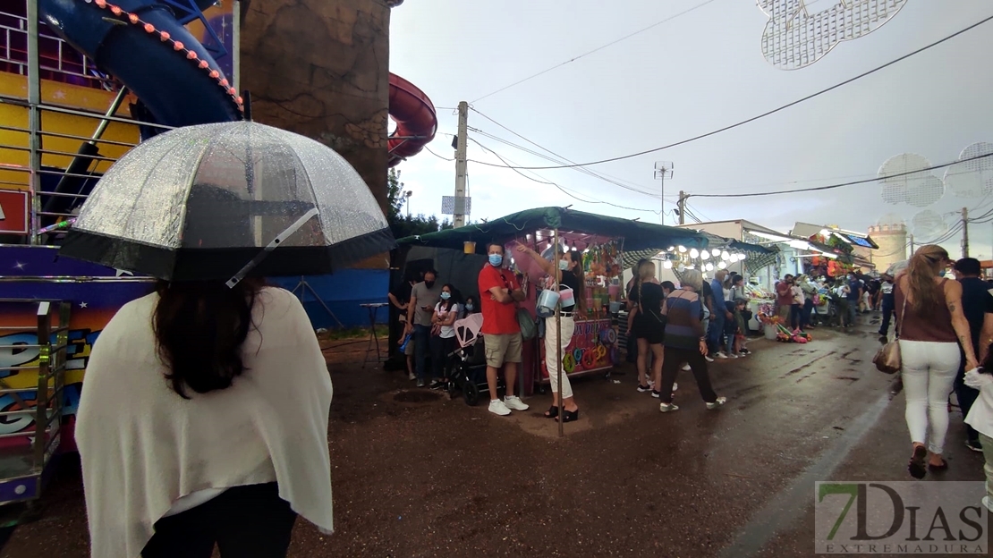 La lluvia hace acto de presencia el Día de los Niños en el Ferial