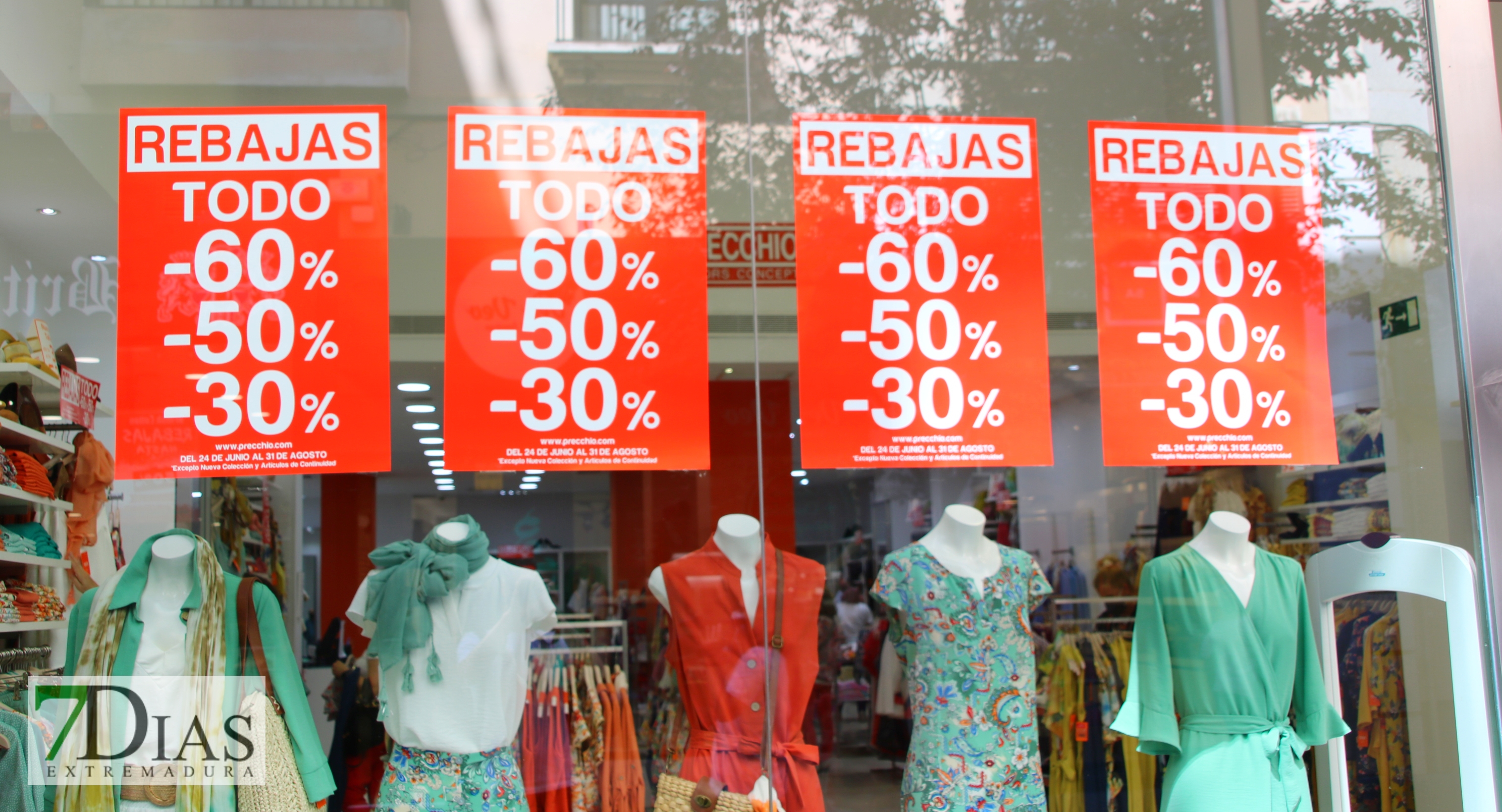 REPOR - Los extremeños aprovechan las primeras rebajas del verano