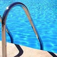 Un menor hospitalizado tras un nuevo accidente en una piscina municipal extremeña