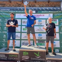 Zarza Capilla homenajea a Driu en el Campeonato de España de parapente