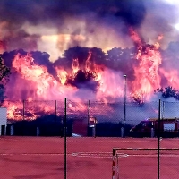 Bomberos Forestales de Extremadura luchan contra un incendio en Calzadilla (Cáceres)