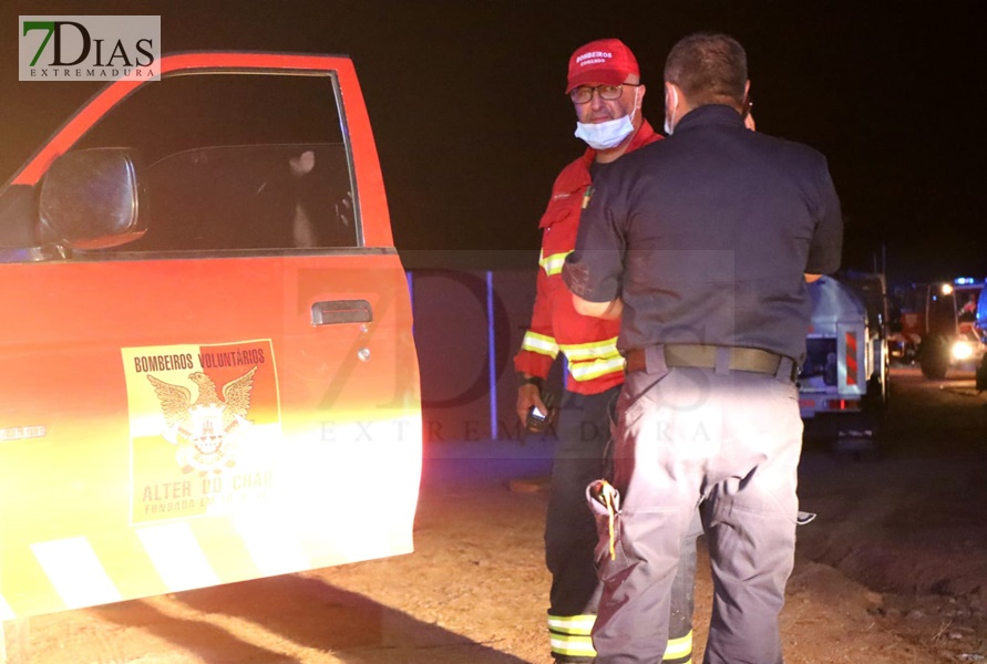 Más de 140 bomberos desplazados para extinguir un incendio cercano a Elvas