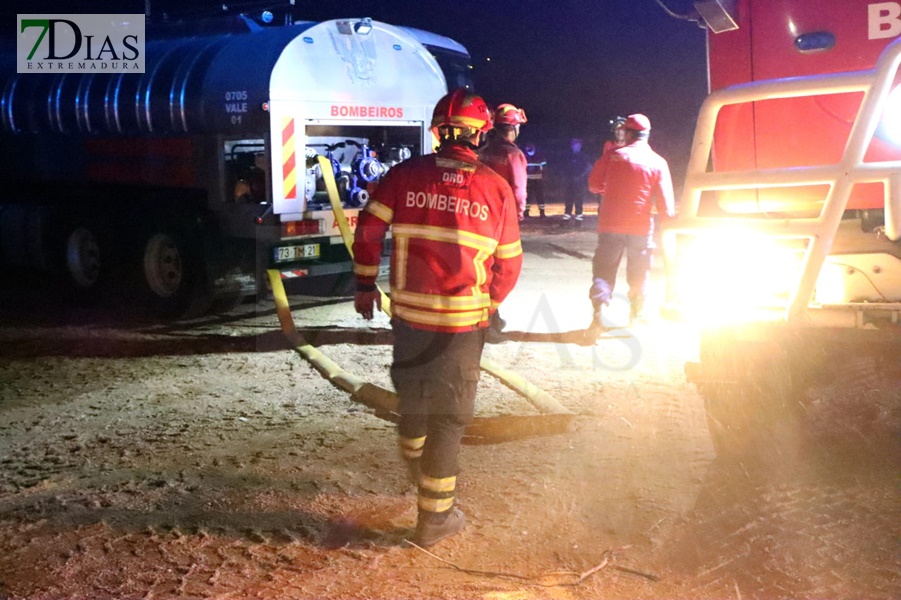 Más de 140 bomberos desplazados para extinguir un incendio cercano a Elvas