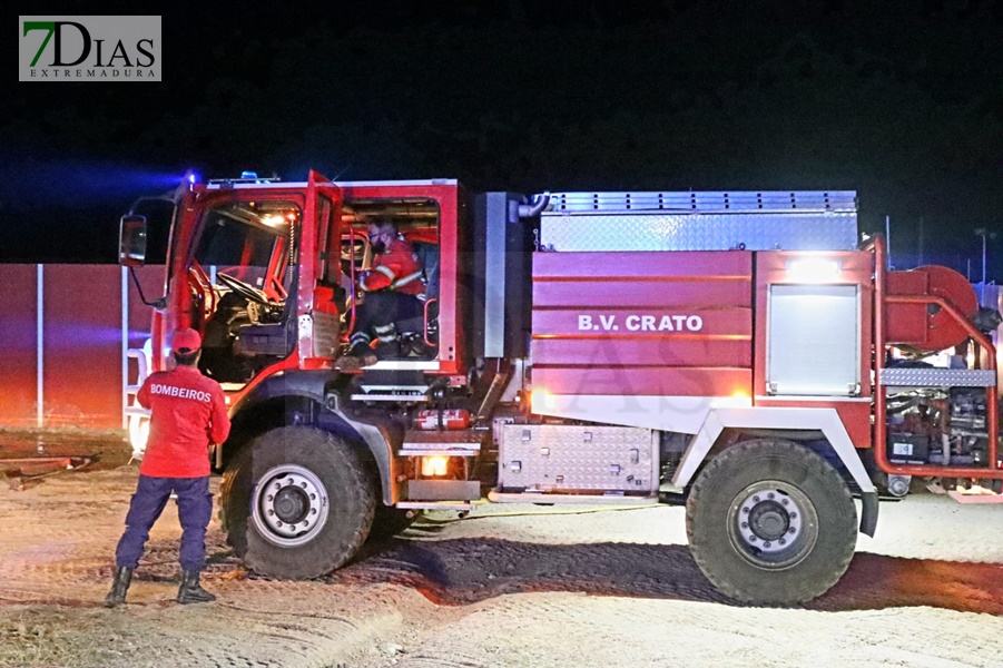 Más de 140 bomberos desplazados para extinguir un incendio cercano a Elvas