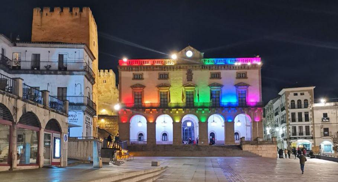 El Ayto. de Cáceres distribuirá 15.000 calendarios violetas en centros escolares