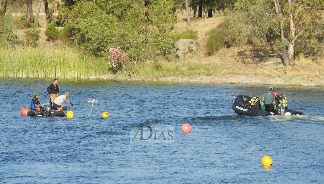 Cuarto día en el Embalse de Proserpina: la poca visibilidad dificulta las labores