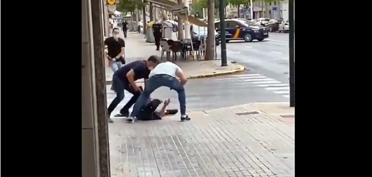 La Policía Nacional detiene al atracador de un banco en plena calle