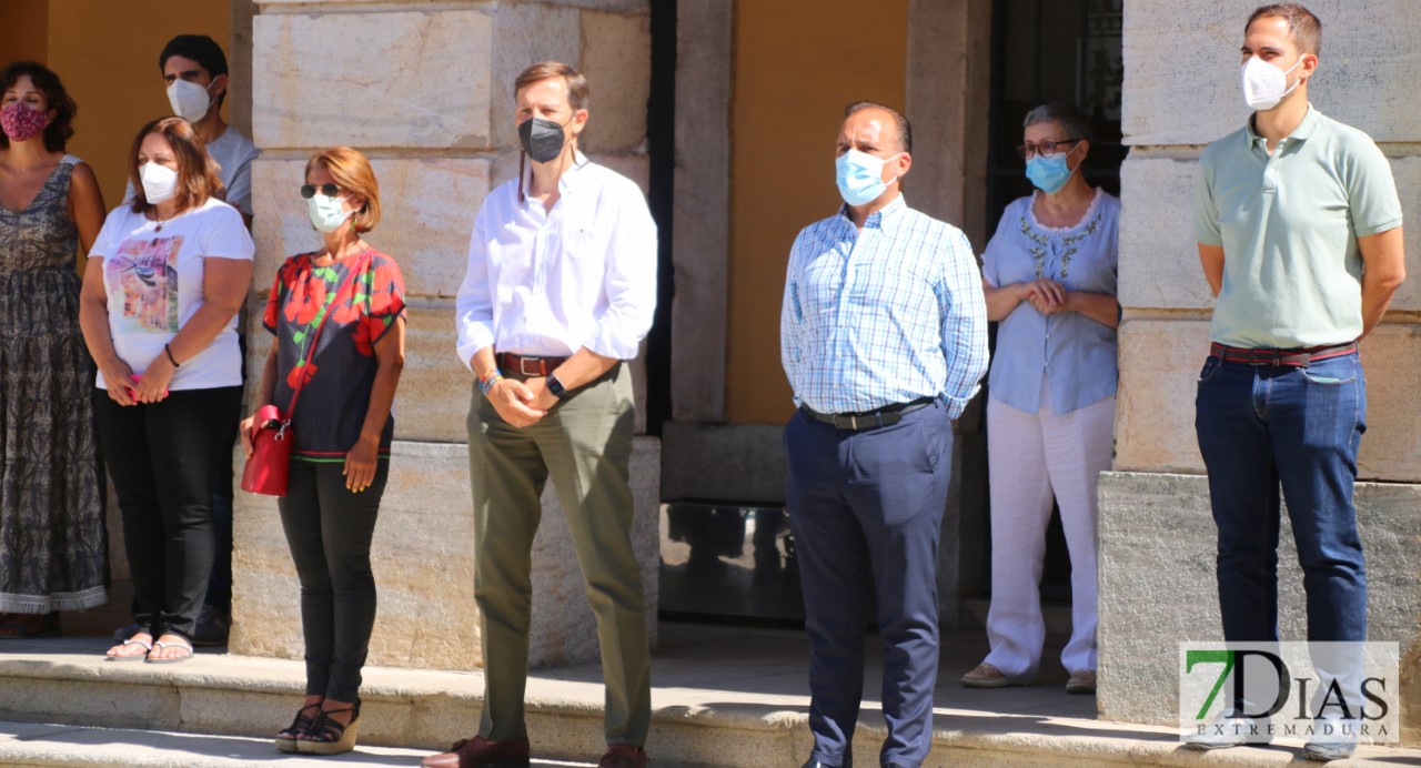 Minuto de silencio en Badajoz por la última víctima de violencia machista