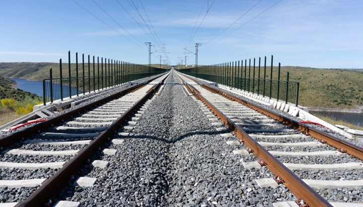 Adjudican el suministro de traviesas para dos tramos de la Alta Velocidad en Extremadura