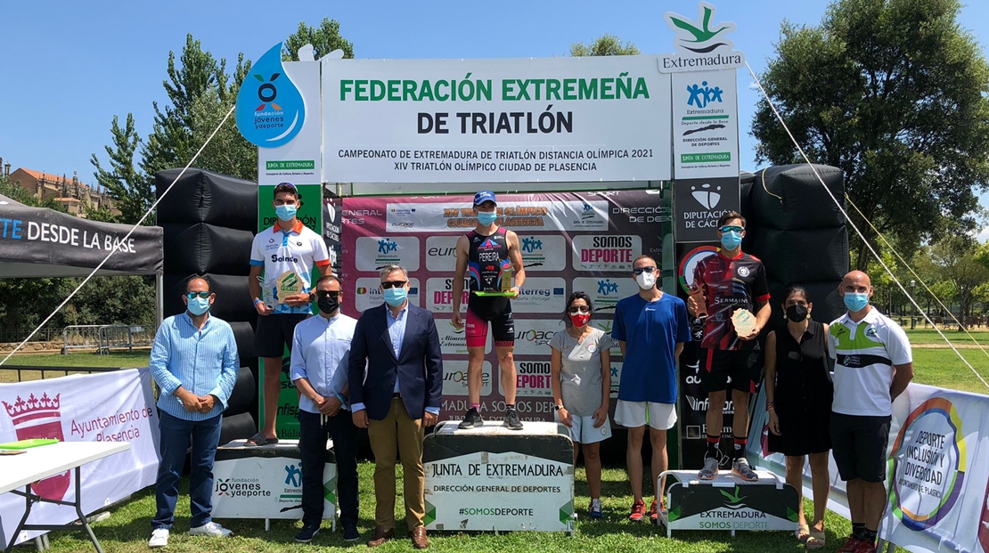 Rubén Pereira y Sonia Bejarano ganan el XIV Triatlón Olímpico de Plasencia