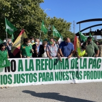 Los agricultores reciben al ministro en Zafra: “El campo se muere y Planas no se mueve”