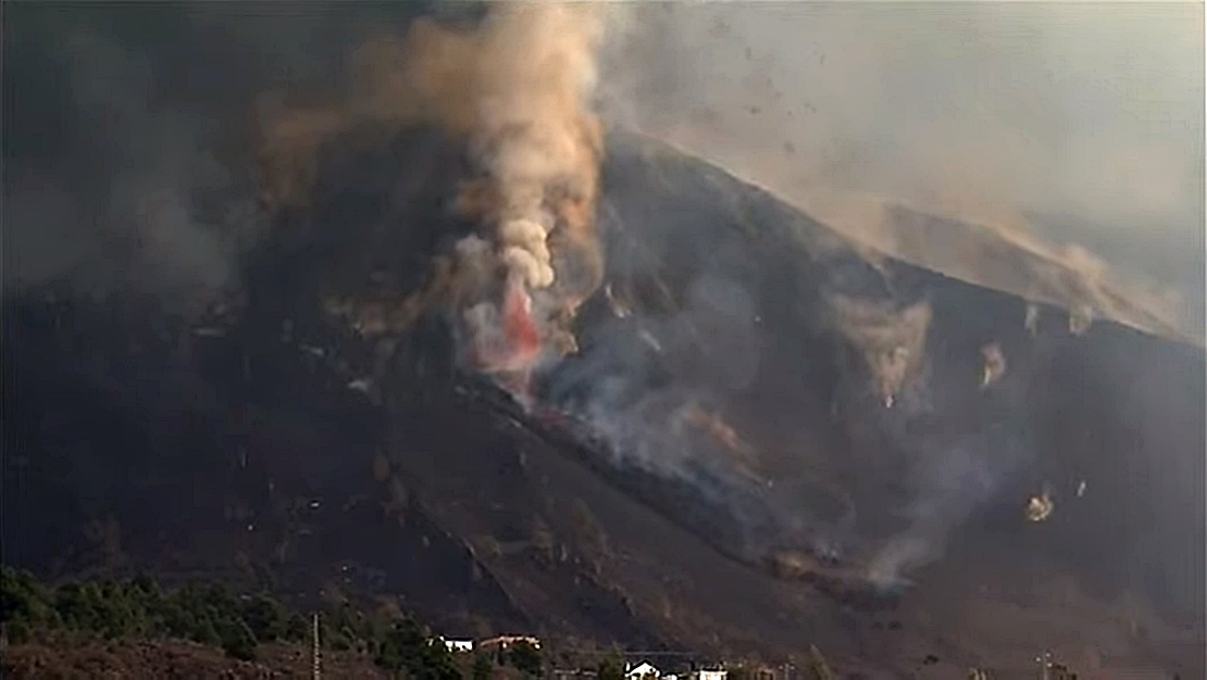 Una fisura de gran tamaño desestabiliza el volcán