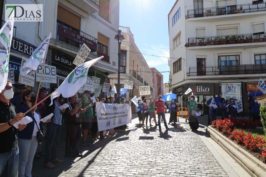 REPOR - Imágenes que deja la concentración de los empleados públicos en Mérida