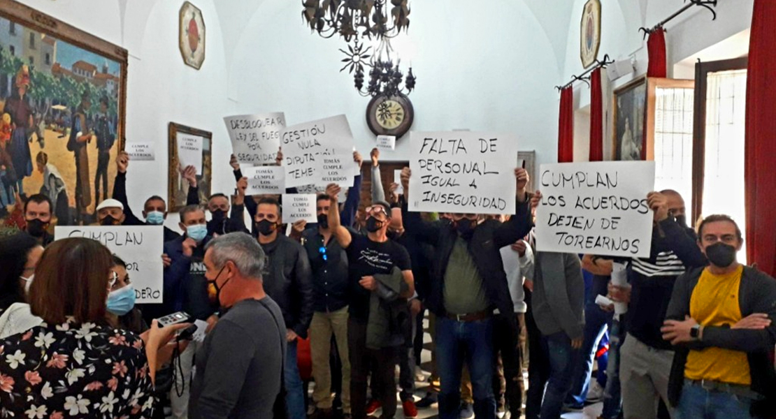 Bomberos del SEPEI: &quot;Estamos cansados, que dejen de torearnos&quot;