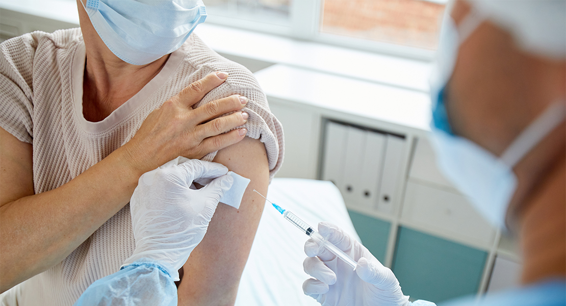 Exigen la vacunación inmediata contra la gripe y la tercera dosis para los docentes extremeños