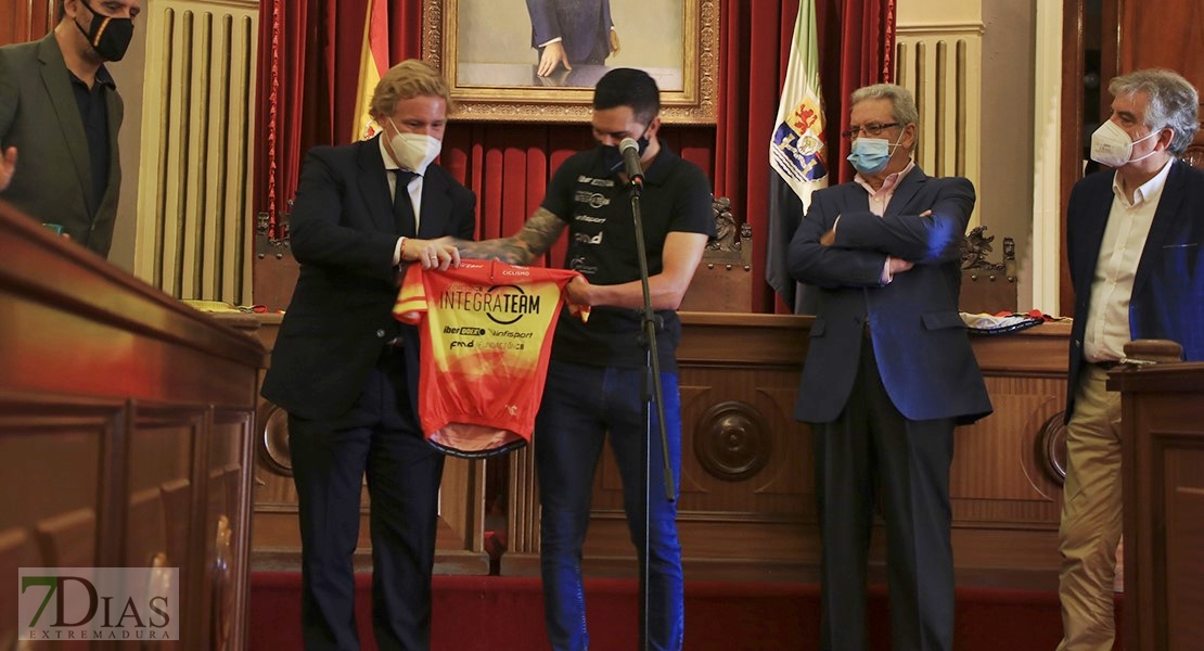 REPOR: El alcalde recibe a Rubén Tanco tras ganar la Copa de España de Ciclismo Adaptado