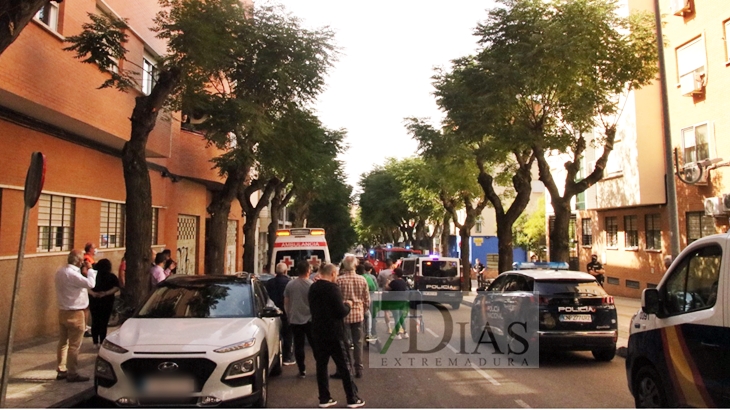 Gran despliegue para sofocar un incendio de vivienda en San Fernando (Badajoz)