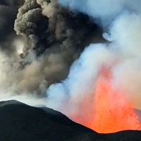 El presidente de La Gomera propone bombardear el volcán