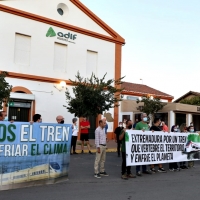 Almendralejo sale a la calle para pedir un tren que vertebre la región