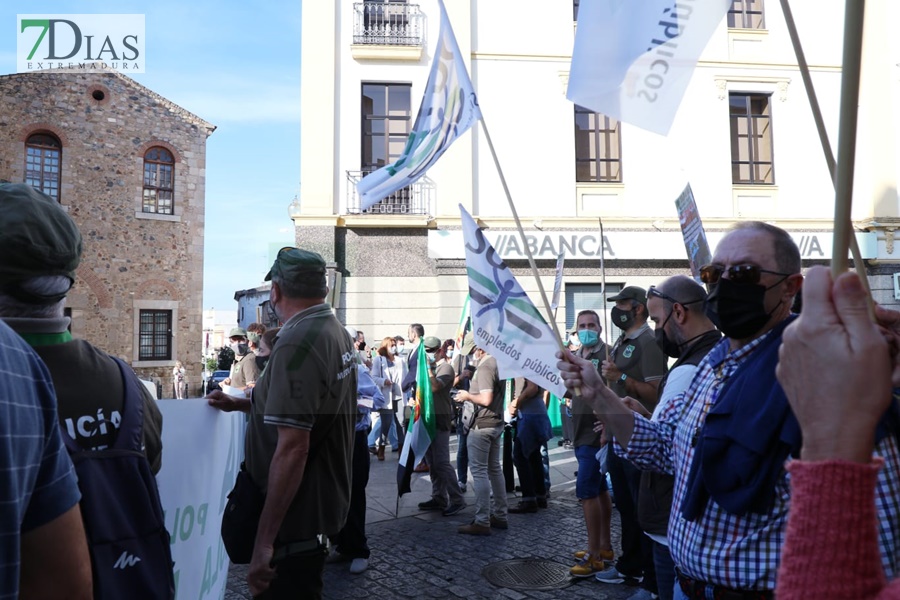 REPOR - Sonora pitada ante la puerta de Presidencia en Mérida de los Agentes del Medio Natural