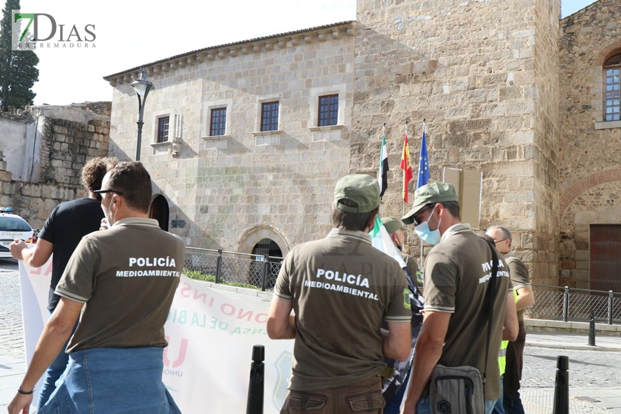 REPOR - Sonora pitada ante la puerta de Presidencia en Mérida de los Agentes del Medio Natural