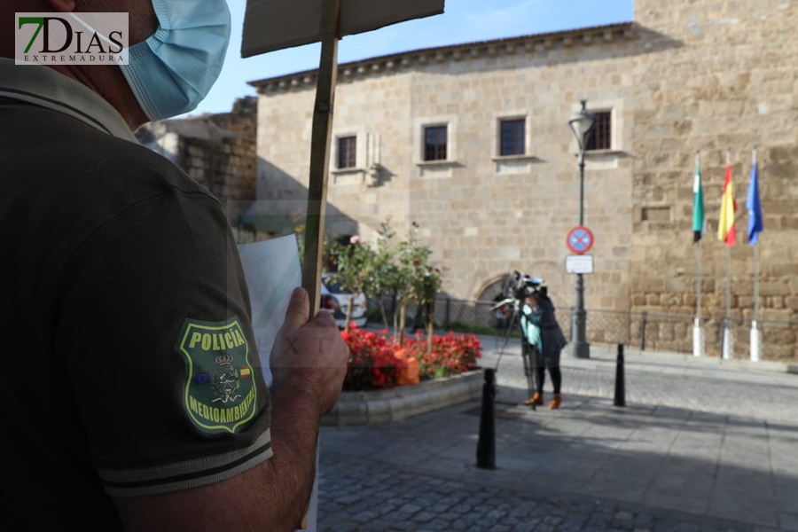 REPOR - Sonora pitada ante la puerta de Presidencia en Mérida de los Agentes del Medio Natural