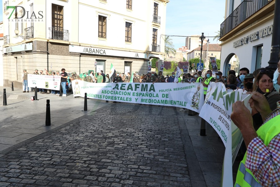 REPOR - Sonora pitada ante la puerta de Presidencia en Mérida de los Agentes del Medio Natural