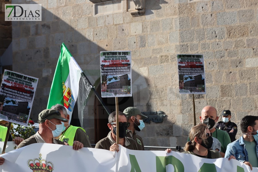 REPOR - Sonora pitada ante la puerta de Presidencia en Mérida de los Agentes del Medio Natural