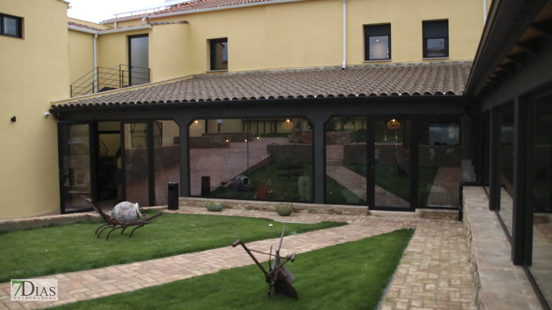 REPOR: Inauguración del Hotel Rural &#39;Casa Cuartel&#39; en San Vicente de Alcántara