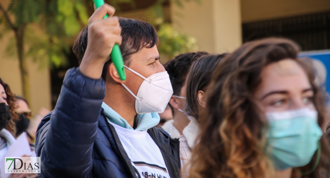 REPOR - Los estudiantes extremeños vacían las aulas y llenan las calles