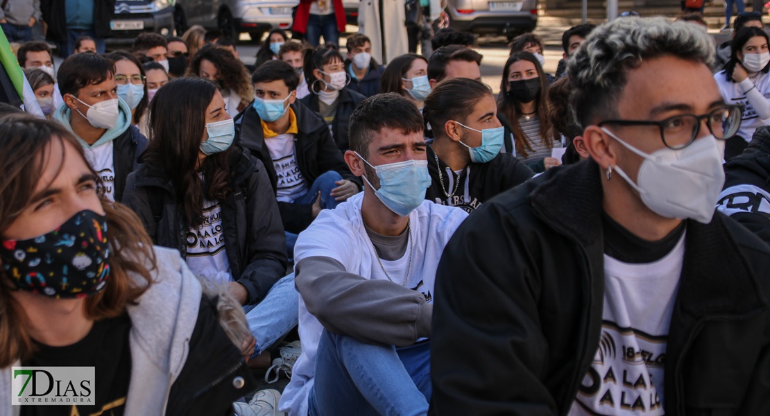 REPOR - Los estudiantes extremeños vacían las aulas y llenan las calles