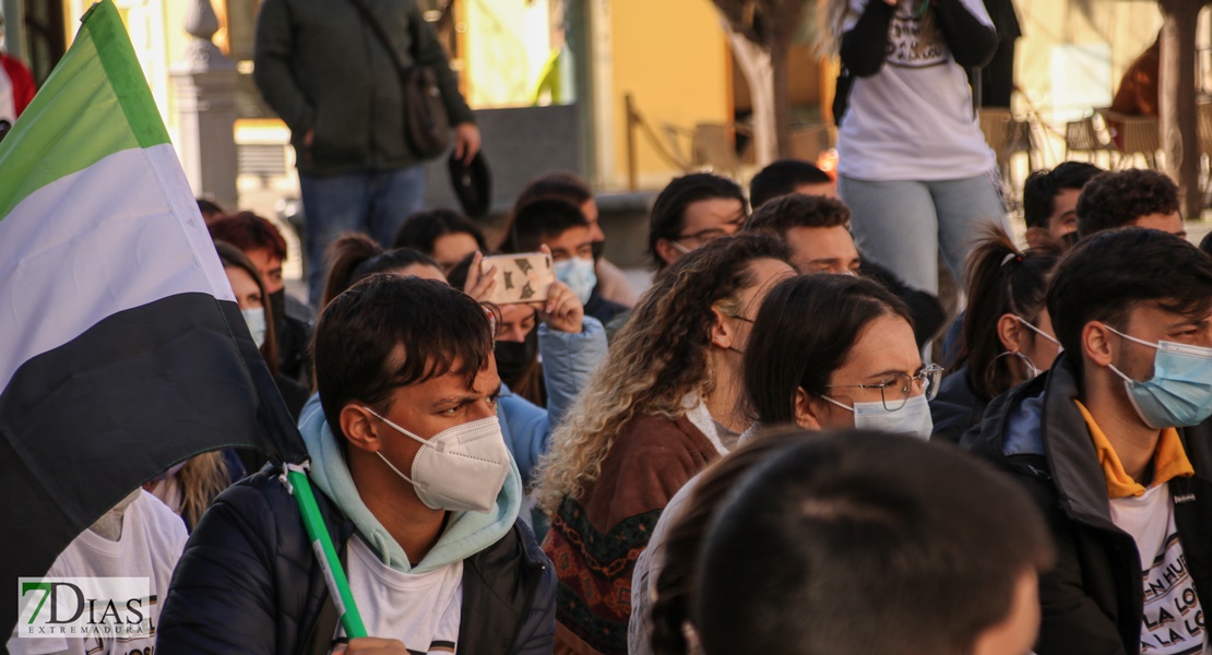 REPOR - Los estudiantes extremeños vacían las aulas y llenan las calles