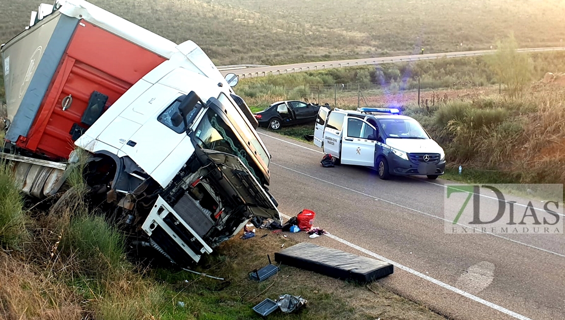 Accidente mortal en la EX-212: el camionero da positivo en alcohol