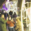 Calles abarrotadas en Badajoz para disfrutar del alumbrado navideño y el mercado