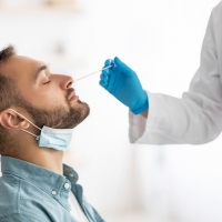 Comienza la Navidad con mascarilla en exteriores y récord de contagios