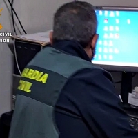 La Guardia Civil detiene a dos personas por revelar secretos de empresa