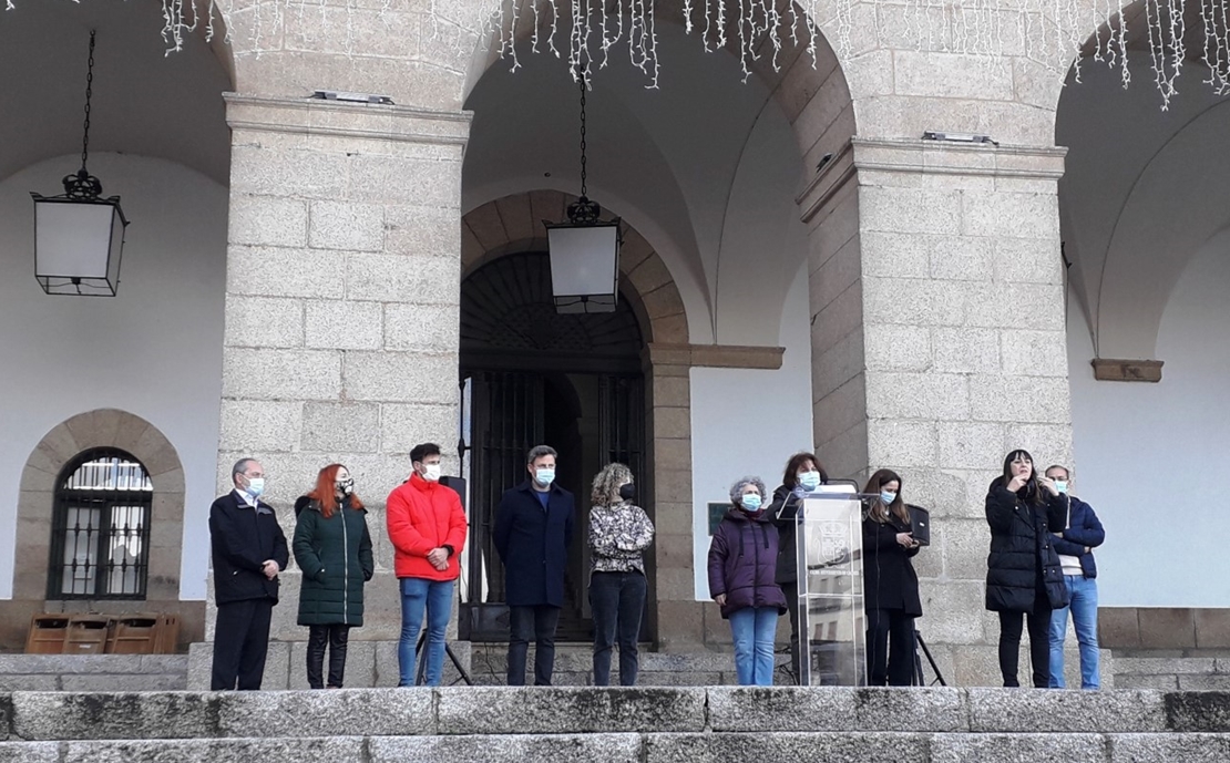 Cáceres guarda un minuto de silencio por las víctimas de la violencia machista