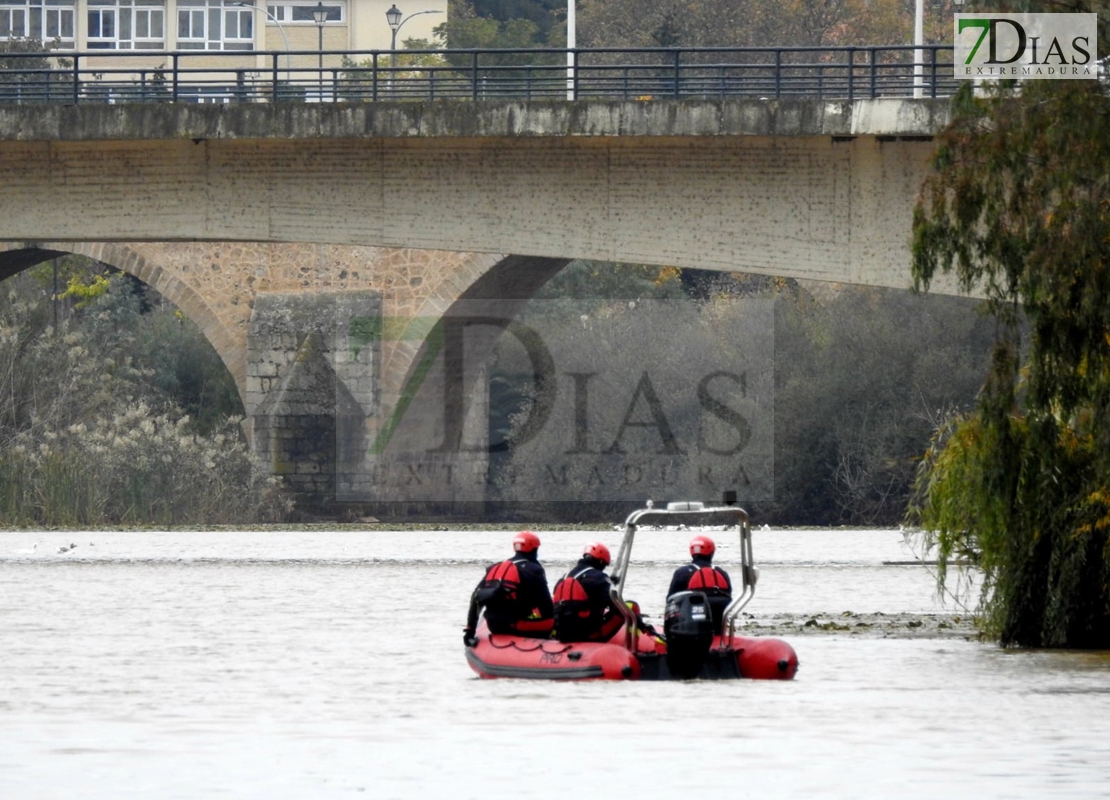 Imágenes del amplio dispositivo que busca a Pablo en el río Guadiana y sus inmediaciones