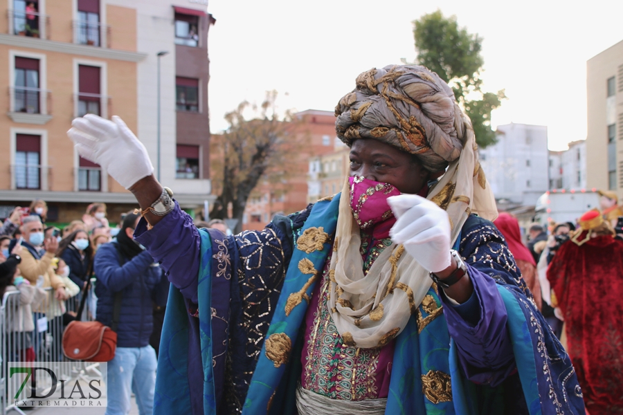 Los pacenses vuelven a disfrutar de la tradicional Cabalgata de los Reyes Magos