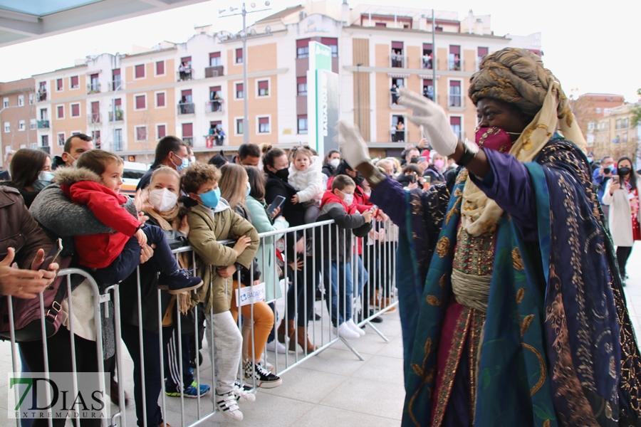 Los pacenses vuelven a disfrutar de la tradicional Cabalgata de los Reyes Magos