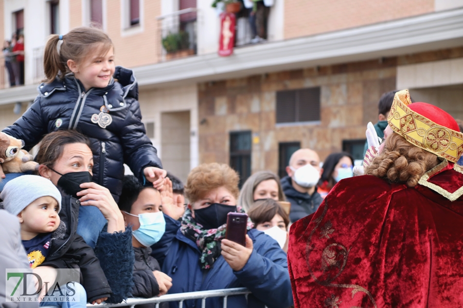 Los pacenses vuelven a disfrutar de la tradicional Cabalgata de los Reyes Magos