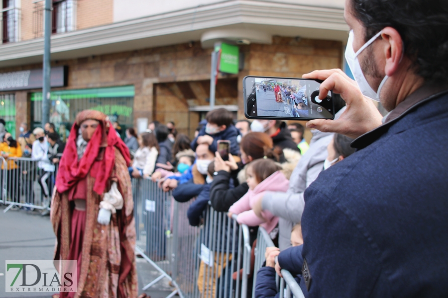 Los pacenses vuelven a disfrutar de la tradicional Cabalgata de los Reyes Magos