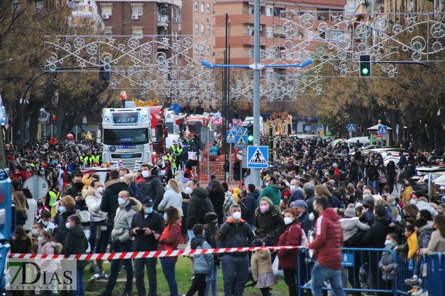 Los pacenses vuelven a disfrutar de la tradicional Cabalgata de los Reyes Magos