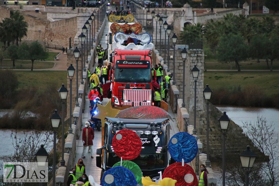 Los pacenses vuelven a disfrutar de la tradicional Cabalgata de los Reyes Magos