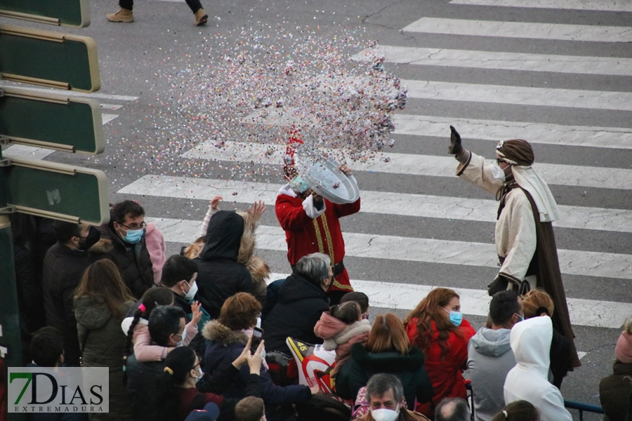 Los pacenses vuelven a disfrutar de la tradicional Cabalgata de los Reyes Magos