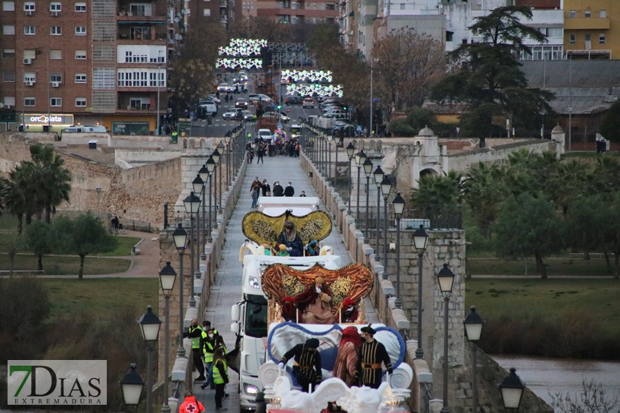 Los pacenses vuelven a disfrutar de la tradicional Cabalgata de los Reyes Magos